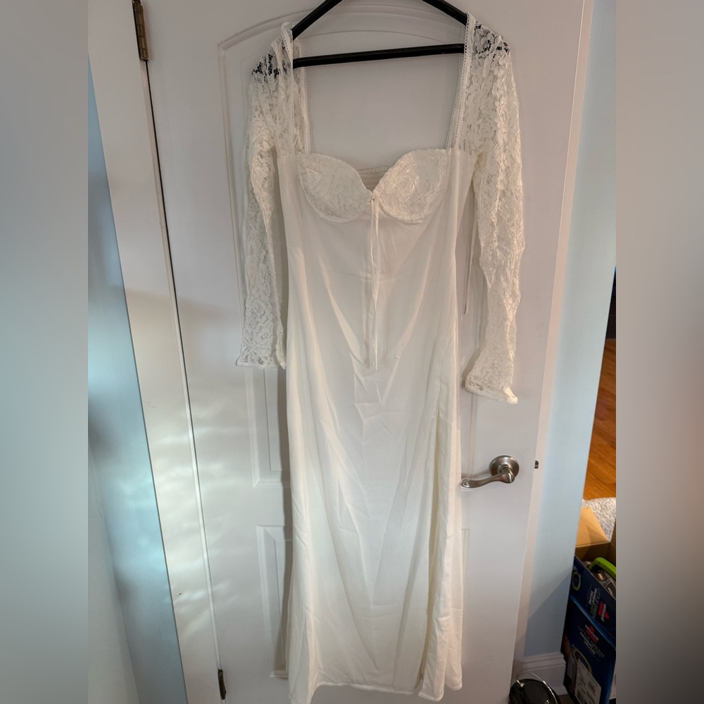 Chic Ivory Lace Long Sleeve Dress